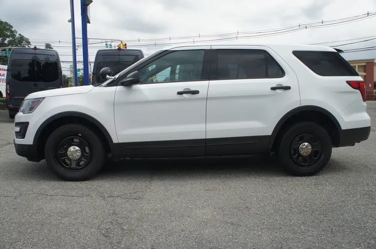 Ford Explorer Police Interceptor Utility side profile
